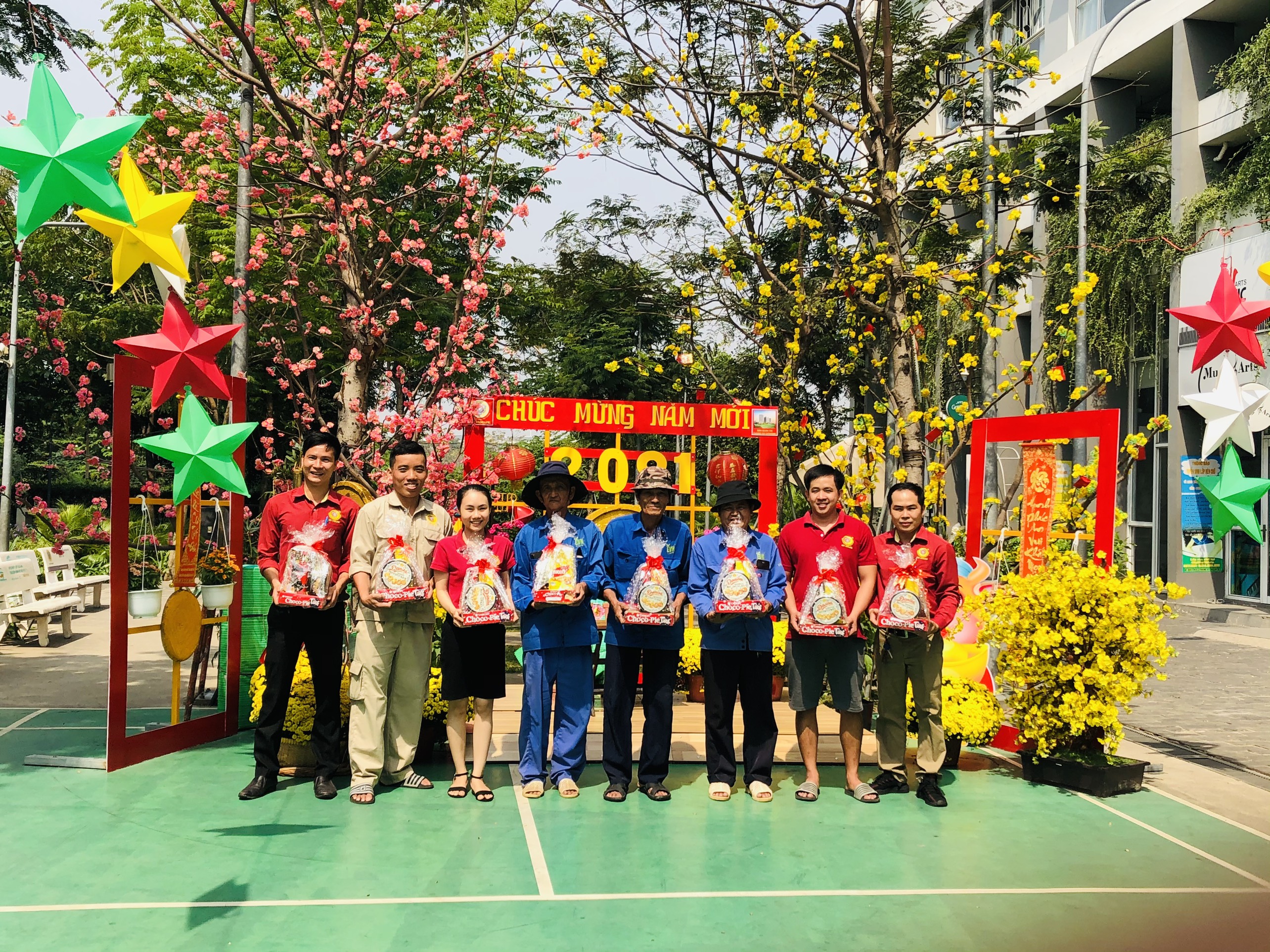 MY HOUSE danh tang qua tet cho nhan vien