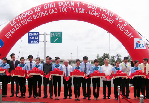 Chính thức thông xe tuyến cao tốc Tp.HCM Long Thành – Dầu Dây Chính thức thông xe tuyến cao tốc Tp.HCM Long Thành – Dầu Dây