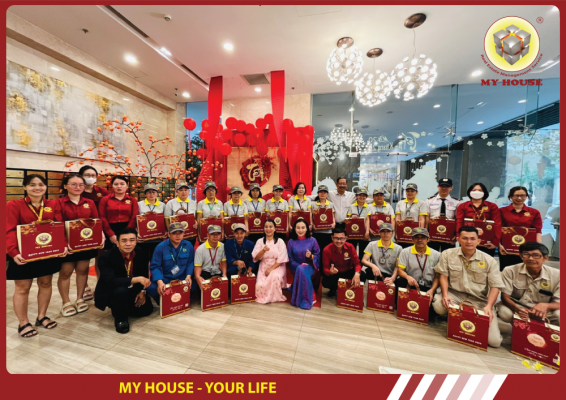 MY HOUSE TẶNG QUÀ VÀ CHÚC TẾT NHÂN VIÊN MY HOUSE TẶNG QUÀ VÀ CHÚC TẾT NHÂN VIÊN